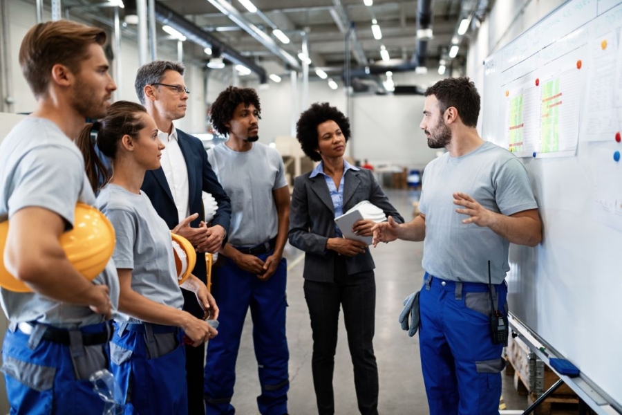 Le attrezzature di lavoro: i carrelli elevatori